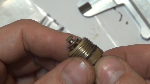 Сливная болт для компрессора Fubag 24 литра 1500 Ватт 3-8 и 1-4 смотреть онлайн