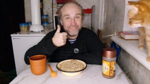 ужин с Рыжулей. некрасивых котов и кошек не бывает. мукбанг. обжор. еда на камеру. диета. шизофрения