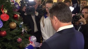 Участники заседания Госсовета присоединились к доброй новогодней акции "Елка желаний".