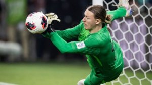 Футбольный рекорд Матвея Сафонова и Брэдли Купер попросил руки Джиджи Хадид.