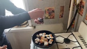 Жареные роллы для Иришки Чики Пики от Монгола! Пальчики оближешь