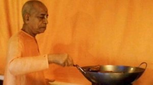 Утренняя прогулка Шрилы Прабхупады 26.12.1975, Сананд, Индия. Нечего есть, а они выращивают табак.