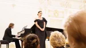 Полина Шароварова исполняет арию Герцогини Герольштейнской Оффенбаха. Фортепиано — Марк Ваза