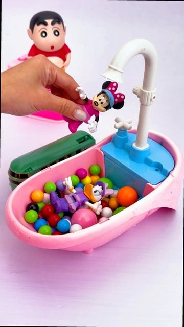 Дейзи Дак в ванне 🥰 смотреть онлайн