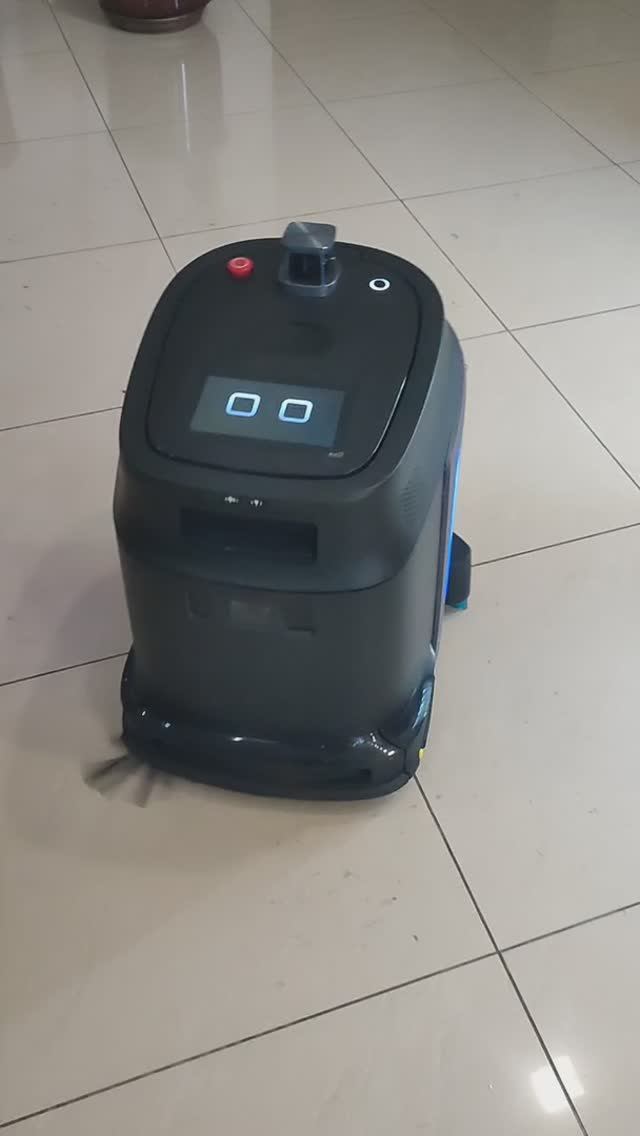 Робот-уборщик Gausium ECOBOT Phantas (R2-D2 уже не тот 😁)