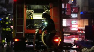 Здание загорелось в подмосковных Химках на площади 900 квадратных метров