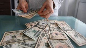 В США владелец компании выписал сотрудникам премию по 35 млн рублей