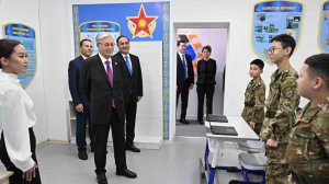Токаев посетил специализированную военную школу-интернат в Таразе