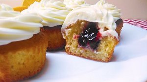 КЕКСЫ с начинкой и Кремом ,на апельсиновом соке. К Празднику.