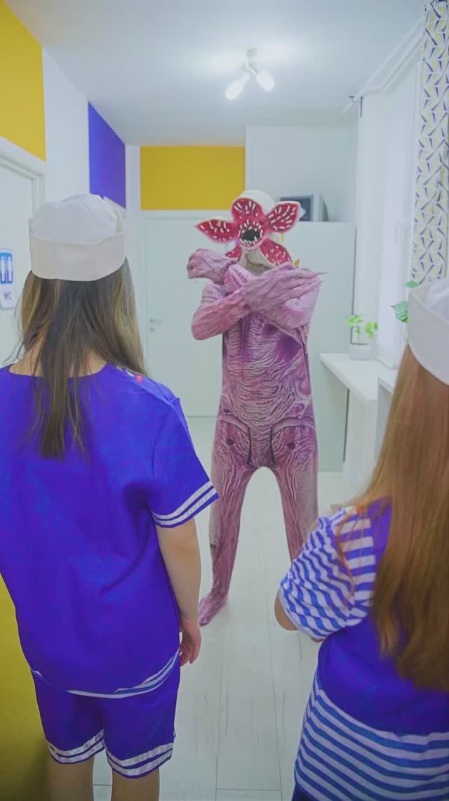 Реальный Демогоргон против Монстра Доорс Роблокс! смотреть онлайн