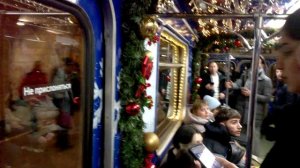 Новогодний поезд в московском метро