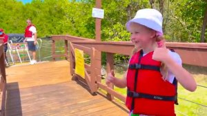 Настя помогает друзьям как настоящий супергерой