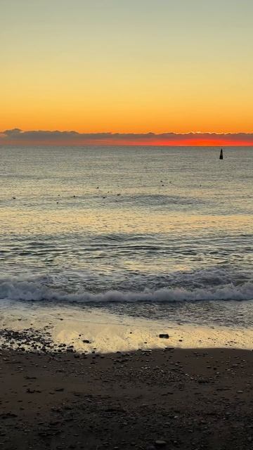 Утренняя Ялта. В Крыму сегодня ожидается снегопад. Восход солнца на море. 26 декабря 2025г.