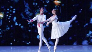 Артисты Московской государственной академии хореографии представили постановку "Щелкунчика".