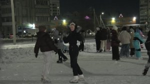 Бесплатный каток под открытым небом начал работу в школе № 1 Бийска (Бийское телевидение)