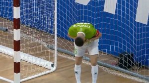 Игрок едва не лишился глаз из-за холодного фейерверка в матче по футзалу