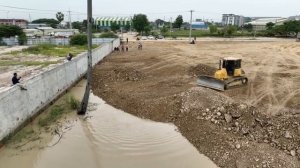 Новое Обновление: 95% Земли Засыпано Камнем Мощный бульдозер KOMATSU разбрасывает Камень 5-тонным 💥