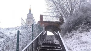 1000091822 Волоколамск. В Кремль по лестнице.mp4