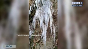 Природная ледяная инсталляция в Анапе привлекла внимание жителей и туристов