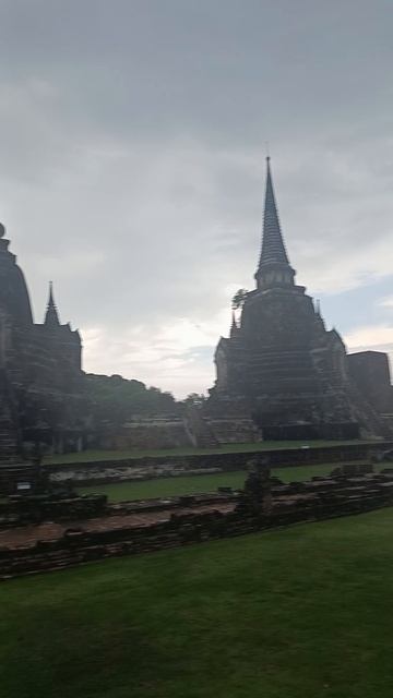 Почему снимать Аюттаю лучше в дождь смотреть онлайн