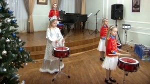 "Марш Преображенского полка" (автор неизвестен) - ансамбль юных барабанщиц