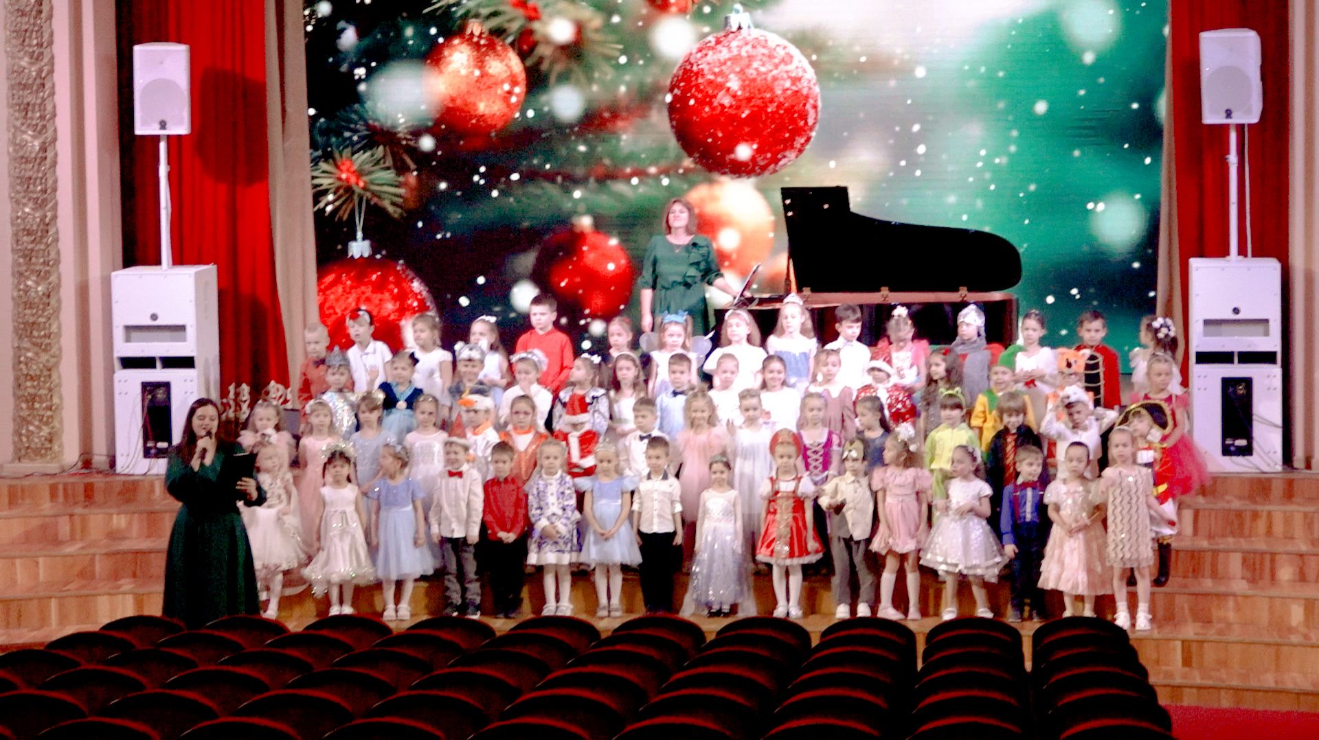 Новогоднее представление хора "Снежинка-1" смотреть онлайн