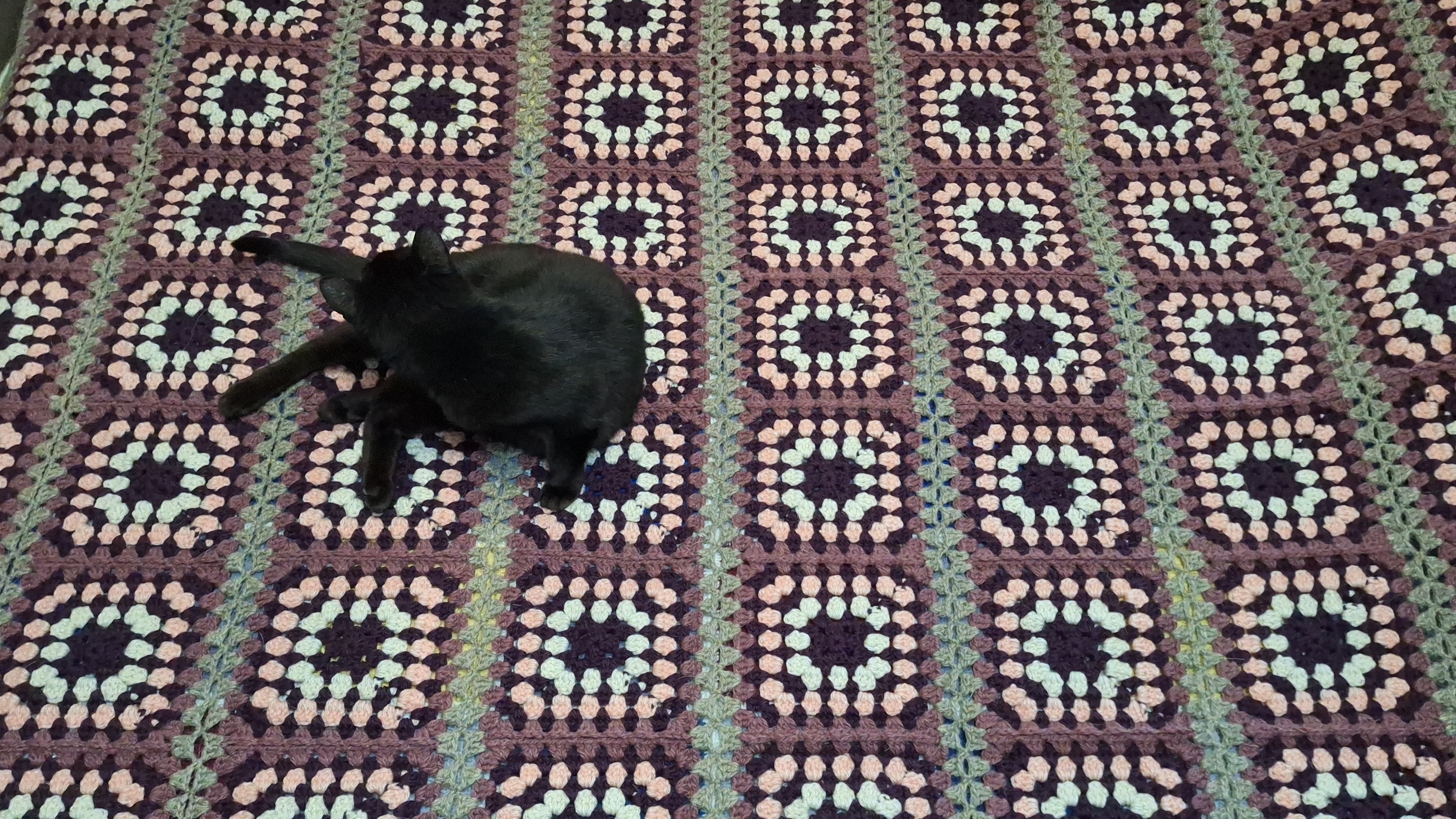 Вязовлог 47'25  Подарок// Плед для ребят// Разбираем крючки// 2 готовые работы смотреть онлайн