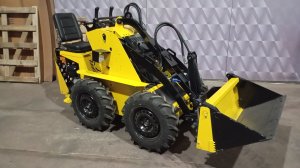 Самодельный минипогрузчик. Сборка после покраски.