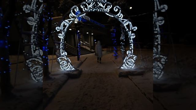 НОВОГОДНИЕ ВОЛШЕБСТВО В ГОРОДЕ смотреть онлайн