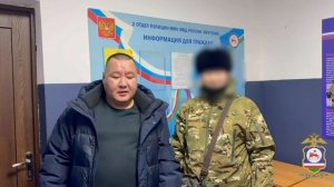 Награждён житель Якутска, который на улице нашёл 285 000 рублей и благодаря полиции вернул владельцу