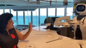 Робот бармен на лайнере