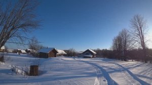 Зимняя сказка в деревне в морозный ясный день