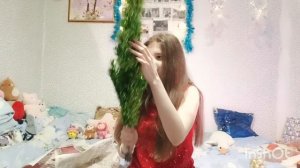 наряжаю ёлку в моей комнате