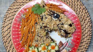 Новогодний салат «Лошадь - огненная грива». Салат слоёный мясной.