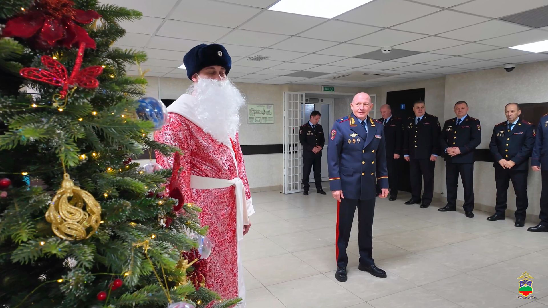 МВД по Карачаево-Черкесии исполнило детские мечты в рамках акции «Ёлка желаний» смотреть онлайн