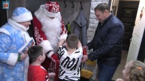 "Ёлка желаний" в столице Хакасии исполняет детские мечты