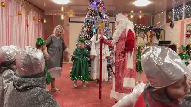 Танец-игра "Дед мороз" Группа №10 "Солнечные зайчики"