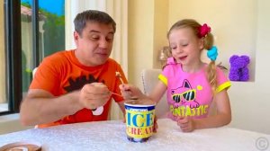 Настя учится выполнять задания мамы и папы