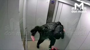 В Ростове два мужика устроили замес в лифте, застряли и помирились. Во время драки кабину расшатало