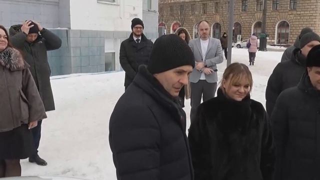 В Хабаровском крае автошколе ДОСААФ России передали автомобиль с ручным управлением для ветеранов СВ смотреть онлайн