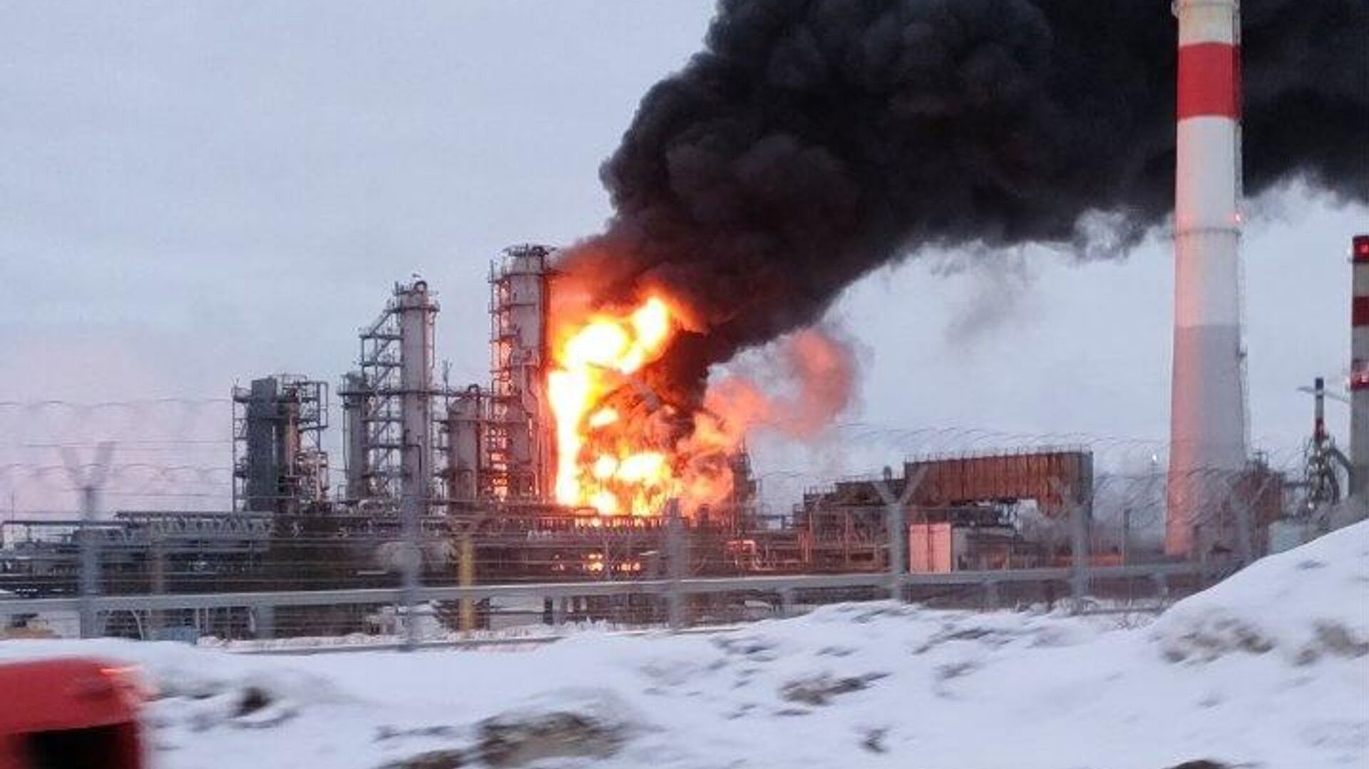 Под прицелом и под вопросом: как атаки на НПЗ и потеря рынков бьют по российской энергетике смотреть онлайн