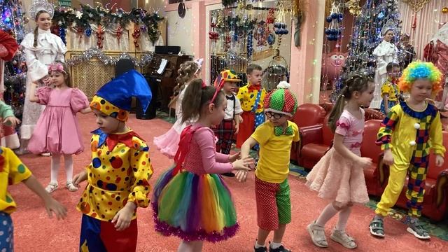 Танец "Новый год", группа №7 "Светлячки"