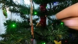 Самое время нарядить ёлку 🌲
Есть несколько советских игрушек из моего детства 😊