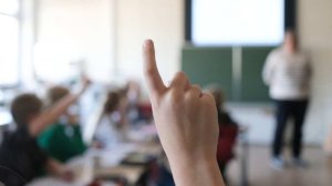 Учителя вынудили уволиться за показ детям видео с Трампом