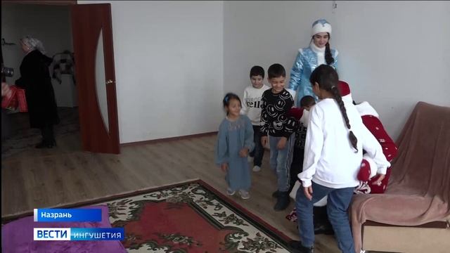Беженцы из Сектора Газа получили новогодние подарки от мэра экс-столицы Ингушетии смотреть онлайн