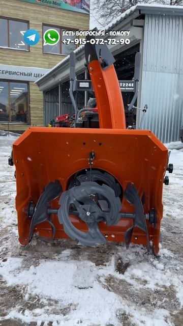 Снегоуборщик который кидает любой снег даже мокрый! Машины Holzfforma #Снег #Снегоуборщик #уборка смотреть онлайн