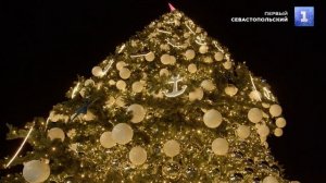 На Нахимова засияла праздничными огнями главная ёлка Севастополя