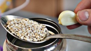 На это ловится карась от 1 кг минимум! Запарьте перловку в термосе с этим ингредиентом!  Перловка!