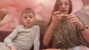 Распаковка 🎁новогоднего 🧨сладкого 🎉подарка🥁 часть 2 .🥳.