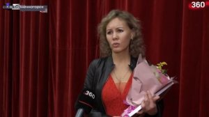 К канун Нового года, приняла участие в благотворительном  концерте в госпитале для Героев